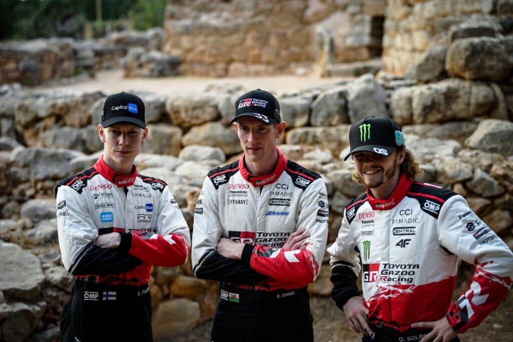 Toyota-tähti pudotti rajun arvion Sami Pajarista Toyotan Sami Pajari, Elfyn Evans ja Oliver Solberg taistelevat rallin maailmanmestaruudesta 2026