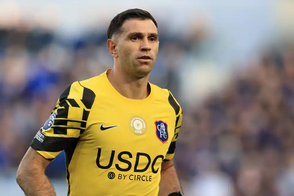 Chelsea-tähti loukkaantui pelottavassa tilanteessa - nyt päivitys sairasvuoteelta Emiliano Martinez