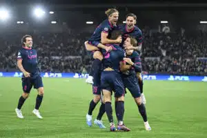 Sensaatio kytee Mestarien Liigassa - Bayern Munchen lilliputin pihdeissä Viking FK juhlii Bayern Münchenia vastaan Mestarien liigassa.