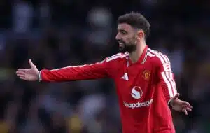 Manchester Unitedin kapteenikohu sai ratkaisun - Michael Carrick teki päätöksen Bruno Fernandesista Manchester Unitedin kapteeni Bruno Fernandes syksyllä 2026
