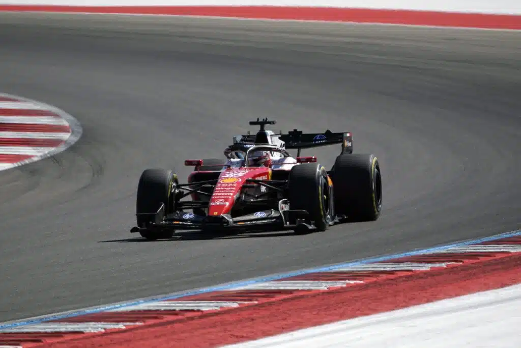 Ferrari leipoi melkoisen yllätyksen F1-harjoituksissa - Lewis Hamiltonille raju tappio Ferrarin Charles Leclerc Austinissa 2026