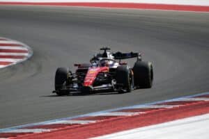 Ferrari leipoi melkoisen yllätyksen F1-harjoituksissa – Lewis Hamiltonille raju tappio