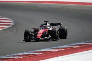Ferrari leipoi melkoisen yllätyksen F1-harjoituksissa - Lewis Hamiltonille raju tappio Ferrarin Charles Leclerc Austinissa 2026
