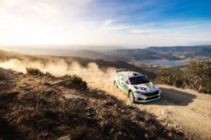 Kaikki pimeni – suomalaiskuljettajalle järkyttävä pettymys Sardinian MM-rallissa
