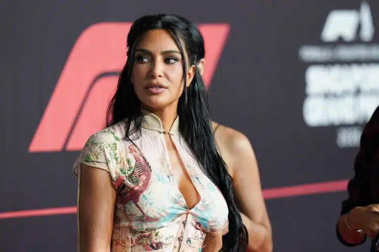 Kim Kardashian F1-varikolla 2026