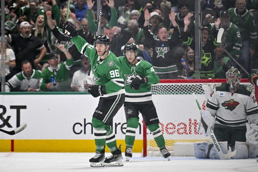 Mikko Rantasella huima NHL-viikko - hattutemppu ja kuusi tehopistettä Mikko Rantanen ja Wyatt Johnston