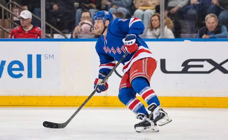 Jonny Brodzinski New York Rangersin paidassa