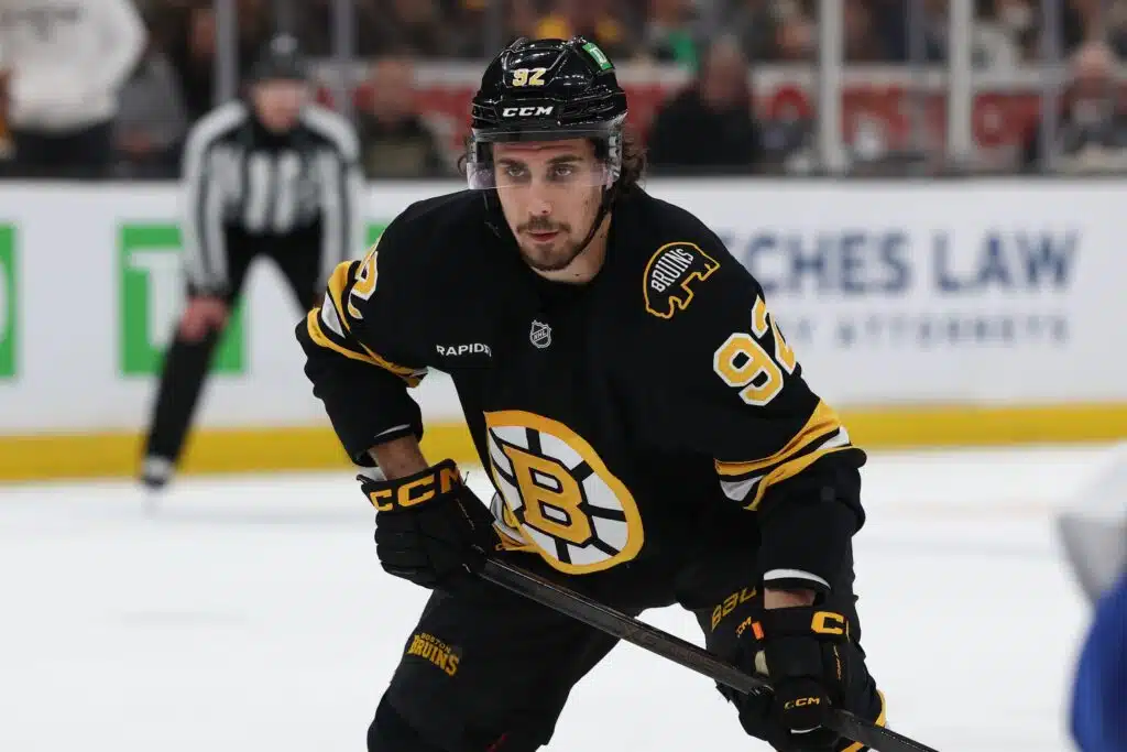 NHL-seura löi tiskiin 12 miljoonan dollarin sopimuksen - nuori lupaus jatkaa vuoteen 2030 Marat Khusnutdinov, Boston Bruins
