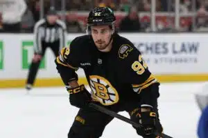 NHL-seura löi tiskiin 12 miljoonan dollarin sopimuksen - nuori lupaus jatkaa vuoteen 2030 Marat Khusnutdinov, Boston Bruins