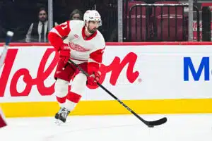 Siirtoa vaatineen NHL-tähden joukkuetoiveet julki – mielenkiintoinen yksityiskohta herättää huomiota Dylan Larkin, Detroit Red Wings