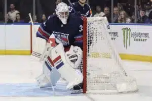 NHL-tähden kausi päättyi - 24-vuotias korvaaja teki heti kovan tempun New York Rangersin Dylan Garand