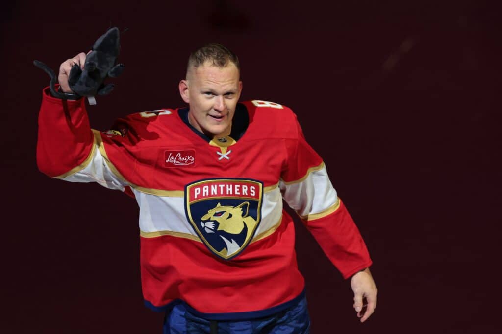 Barkovin Floridan tähtipelaaja teki NHL:ssä tempun, mihin on aiemmin pystynyt vain kaksi pelaajaa ennen häntä Brady Tkachuk, Florida Panthers