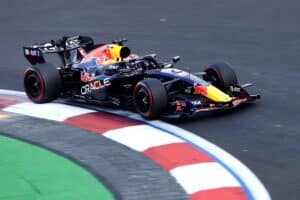 Max Verstappen kolaroi Meksikossa – F1-legenda laukoi nyt rajun kommentin