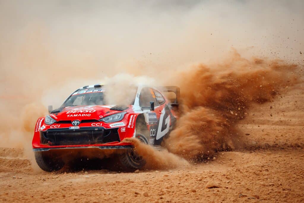 Sami Pajarin paha kilpakumppani aloitti rajun iskun Sardinian MM-rallissa - paljasti nyt kovan suunnitelmansa Toyotan Oliver Solberg Sardinian MM-rallissa 2026