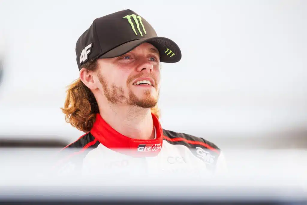 Sami Pajarin paha kilpakumppani aloitti rajun iskun Sardinian MM-rallissa - paljasti nyt kovan suunnitelmansa Toyotan Oliver Solberg Sardinian MM-rallissa 2026