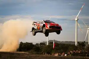 EK11: Rajua draamaa Sardinian MM-rallissa: Hyundai-tähti keskeytti, Oliver Solbergin raivokas reaktio kertoi kaiken Toyotan Oliver Solberg Sardinian MM-rallissa 2026