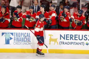 Suomalaistähti huippuiskussa NHL:ssä - uran ensimmäinen hattutemppu Anton Lundell, 2026 lokakuu