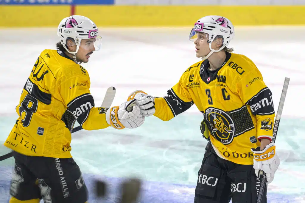 Kannattajat vaativat Leijona-kaksikon jäämistä banderollilla – isommat seurat kuitenkin perässä Anttoni Honka, 2026