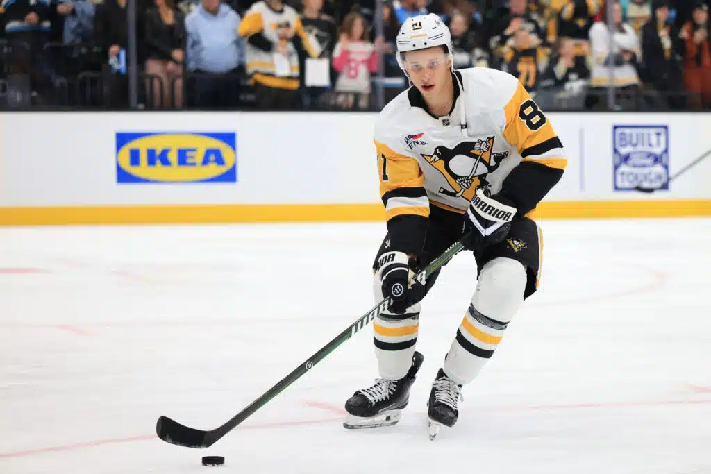 Sairauskohtauksen kesken lennon saaneen NHL-pelaajan tilasta tihkui lisätietoa Ben Kindel, 2026