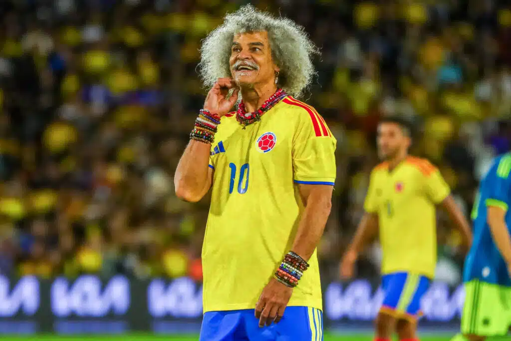 Jalkapallolegenda Carlos Valderrama luopui afrostaan – tältä hän näyttää ilman hiuksia Carlos Valderrama, 2026