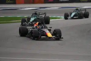 Max Verstappen jatkoi yli vuosikymmenen mittaista putkeaan – MM-taistelussa ratkaisun makua Max Verstappen, 2026