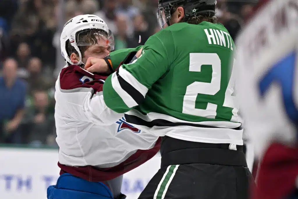 Roope Hintz pudotti hanskat - iski Coloradon tähtipelaajan verille Roope Hintz, Nathan MacKinnon, 2026