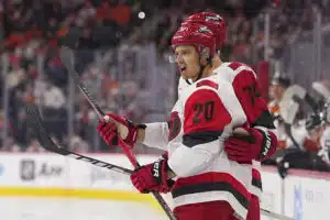 Sebastian Aho siivitti Carolinan NHL-historiaan – Artturi Lehkonen huippuiskussa Sebastian Aho, 2026 lokakuu