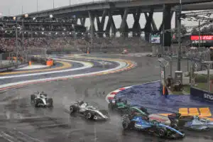 Valtteri Bottas kolaroi kilpakumppaninsa ulos kisasta - rangaistus tulossa? Sergio Perez, Valtteri Bottas, Alex Albon, Lance Stroll, 2026 Singapore