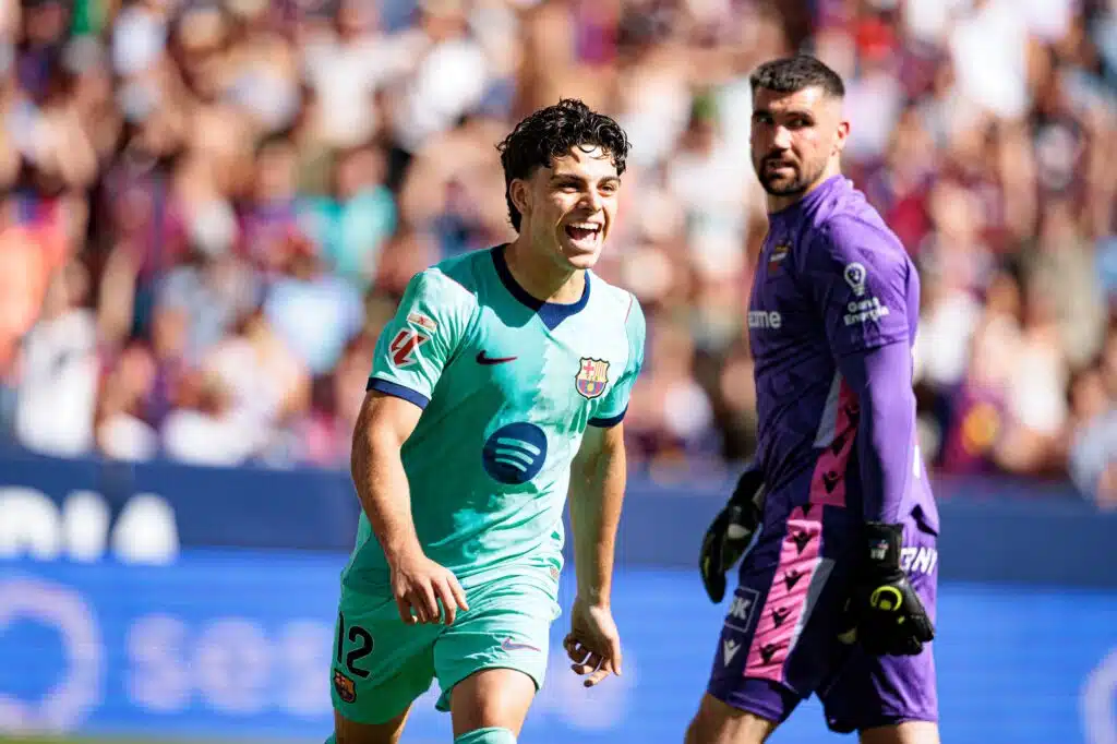 Barcelona kiinnitti nuoren tähtensä pitkällä sopimuksella Xavi Espart, 2026